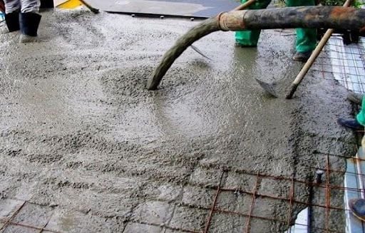 Hình 1: Hỗn hợp bê tông bơm có độ sụt cao